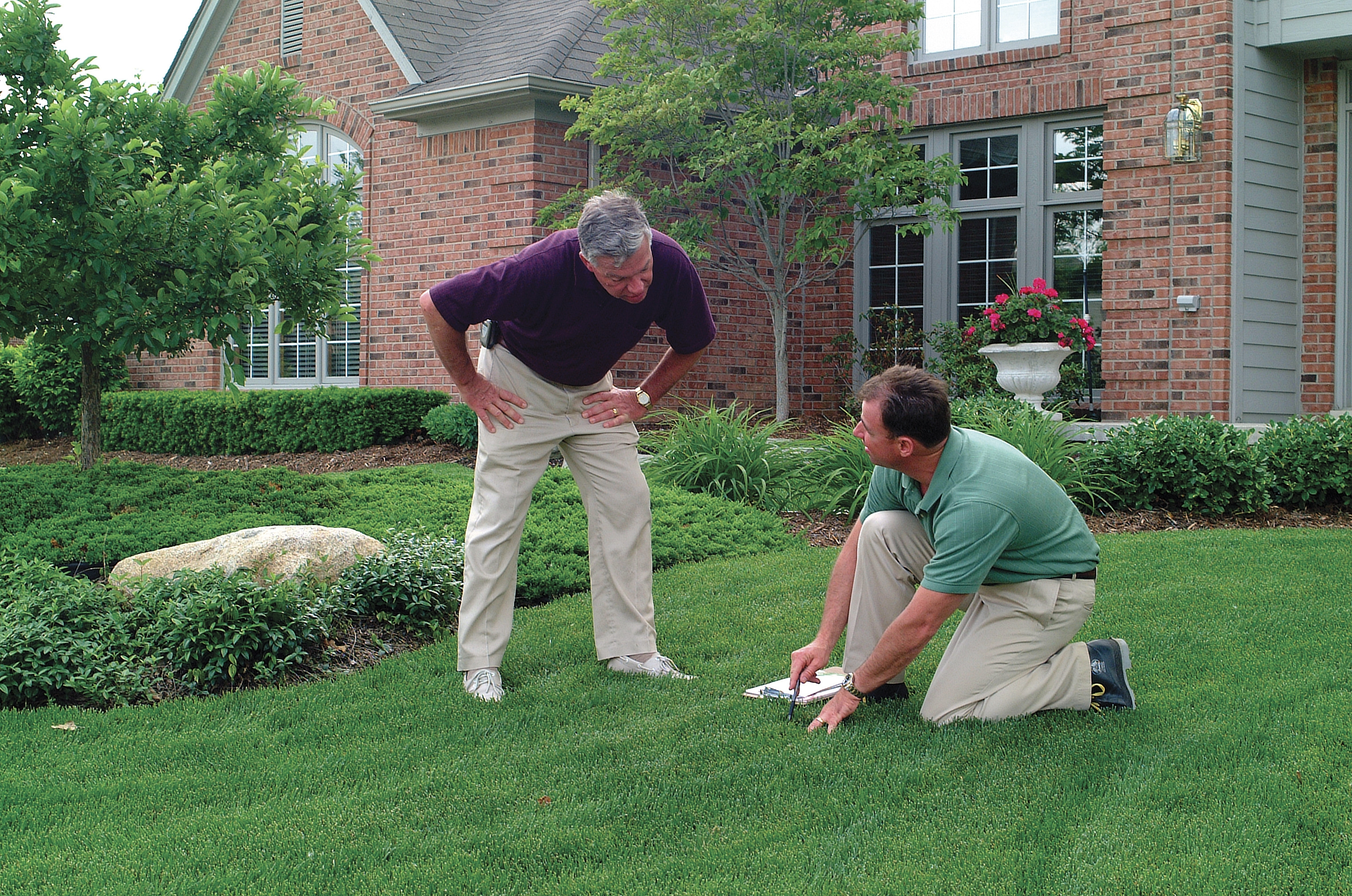 Professional Lawn Care Company in Summit New Jersey | 1.888.Lawntec Services Inc.